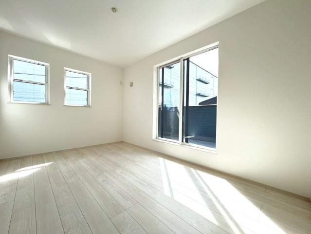 ファーストタウン　一宮市貴船町4丁目第1　全2区画分譲の寝室|窓ガラスは２枚のガラスの間に空気層を設けたペアガラス。高い断熱性と共にガラス面の結露対策にも効果的。