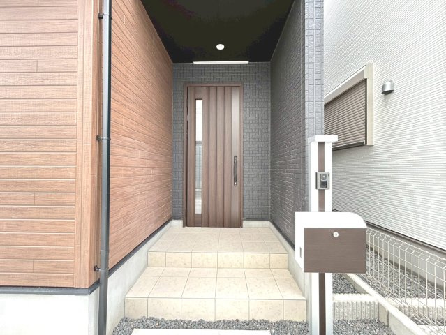ファーストタウン　一宮市貴船町4丁目第1　全2区画分譲の玄関|玄関ドアの鍵はディンプルキーと内側はサムターンキーになっており防犯性の高い仕様になっています。