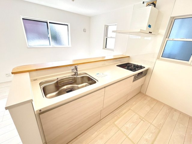 ファーストタウン　一宮市貴船町4丁目第1　全2区画分譲のキッチン|浄水器組込み水栓でシンクまわりがスッキリひろびろお使いいただけます。