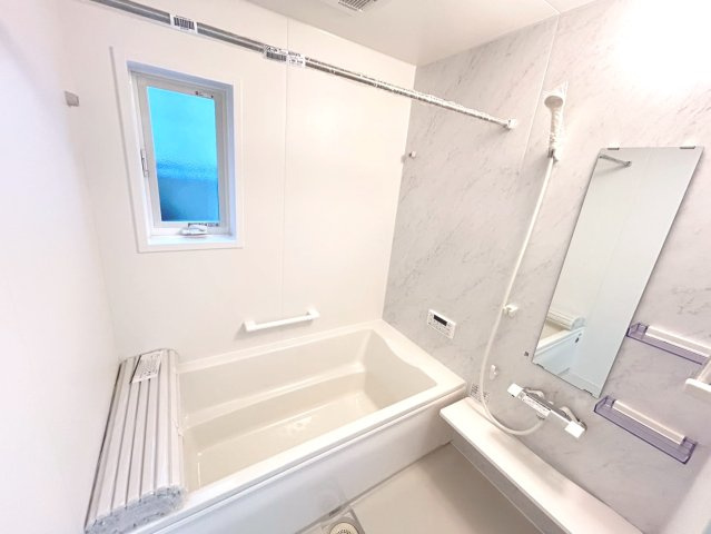 【商談中】ファーストタウン　一宮市第1貴船町　全2区画分譲の浴室|明るく清潔なバスルームで、浴室暖房乾燥機標準装備。使い勝手の良いお風呂空間を提供しています。