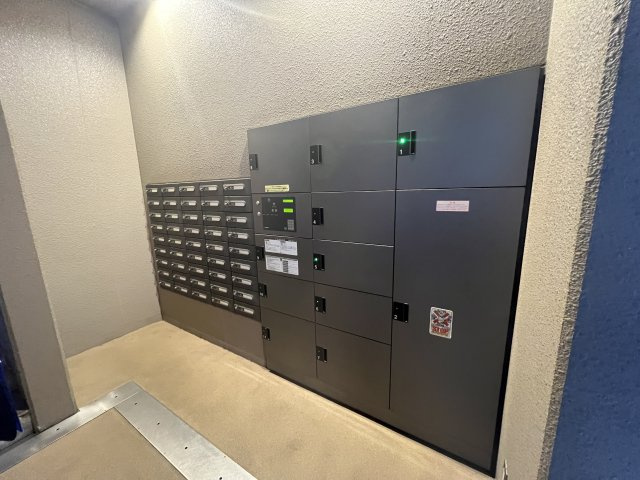 グランディオス椿高下の設備|外出中も荷物を受け取れる便利な宅配ボックス。大型サイズもあり、便利。