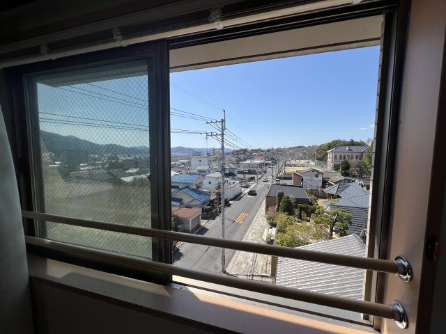グランディオス椿高下の展望|リビングサイドの窓からのぞむ風景