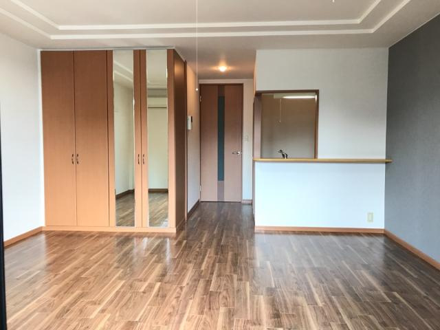 ヒーリングパレスの居間・リビング|洋室