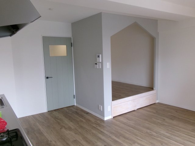 第1神栄ビルの居間・リビング