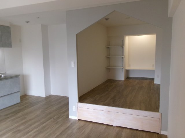 第1神栄ビルの洋室