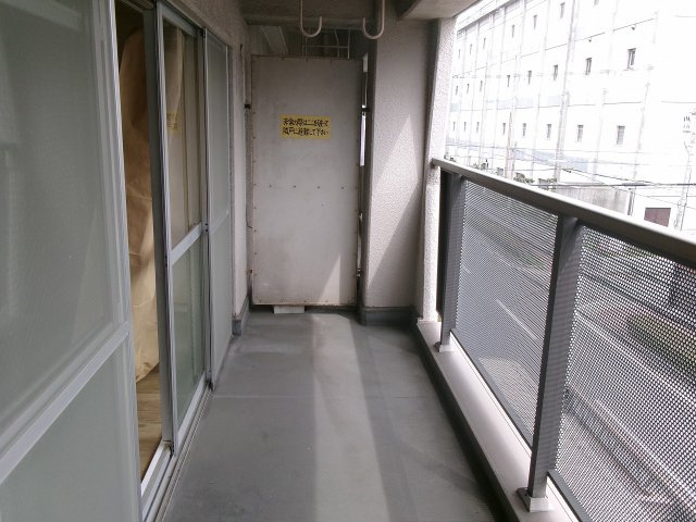 第1神栄ビルのバルコニー