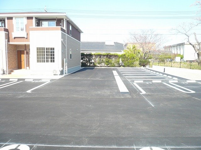 グラース　ブリーズ　Ⅲの駐車場