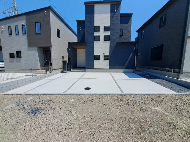 新築　高崎市上佐野町　2号棟の駐車場|現地写真　駐車スペースは建物北側に並列2台分可能です！