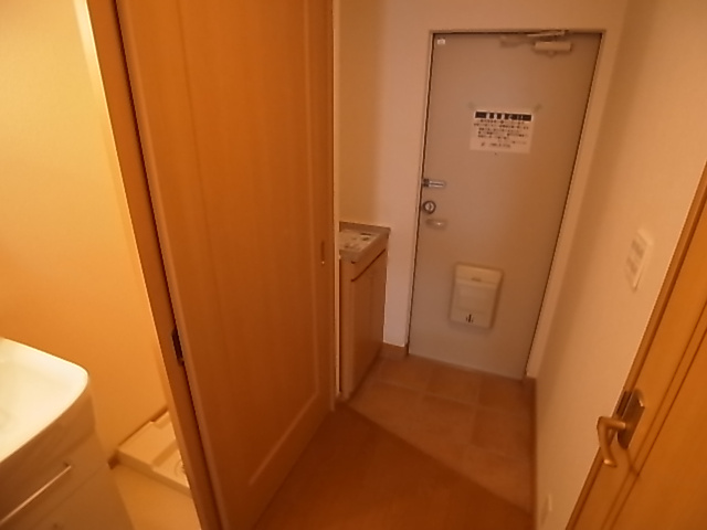 神戸市須磨区大田町６丁目のアパートの玄関|シューズボックス付き玄関