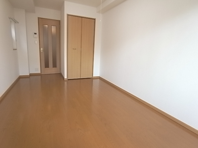 神戸市須磨区大田町６丁目のアパートの居間・リビング|リビング洋室