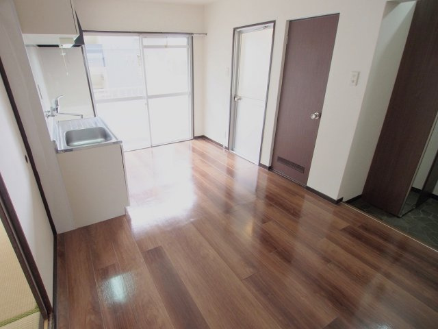 御堂マンションの居間・リビング