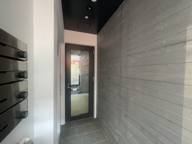 【玄関】 | LILAS　SHONAN　XI | 1F入口