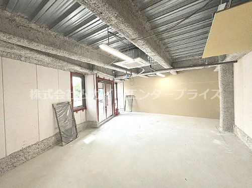 ユイットナニボウの内装|明るい色調の室内です