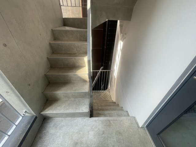 【その他共用部分】 | LILAS　SHONAN　XI | 2F階段