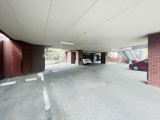 【駐車場】 | ロマネスク春日弥生