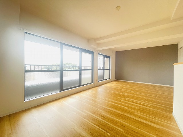 【居間・リビング】 | ロマネスク春日弥生