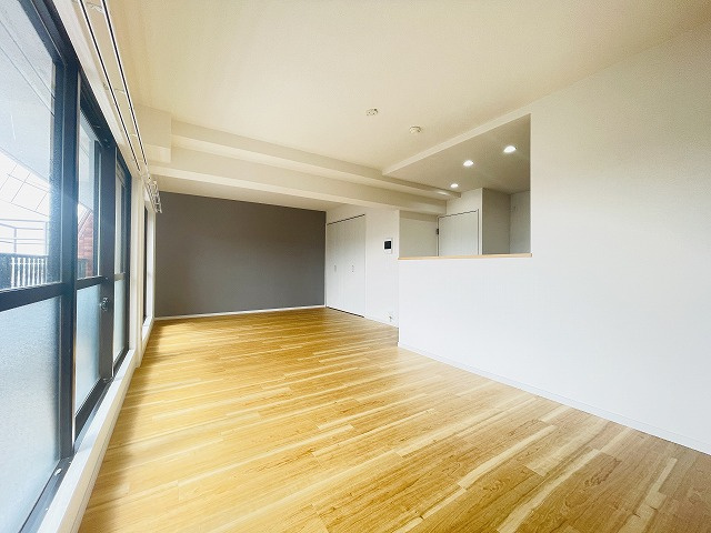 【居間・リビング】 | ロマネスク春日弥生