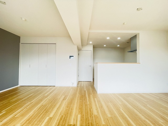 【居間・リビング】 | ロマネスク春日弥生