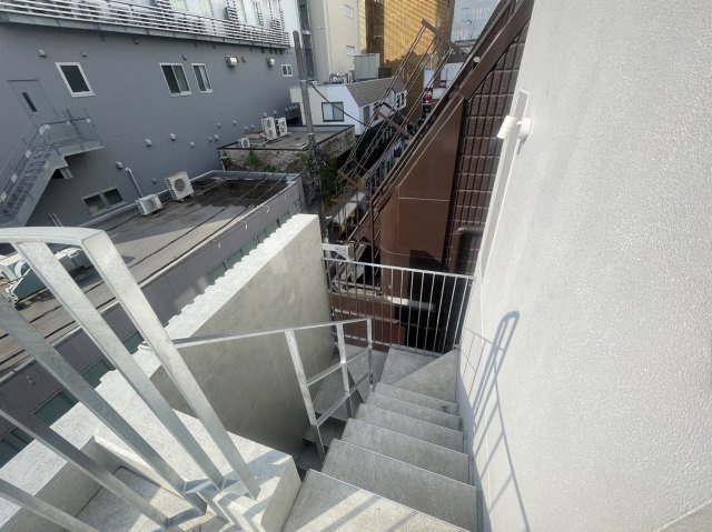 【その他共用部分】 | LILAS　SHONAN　XI | 4F階段