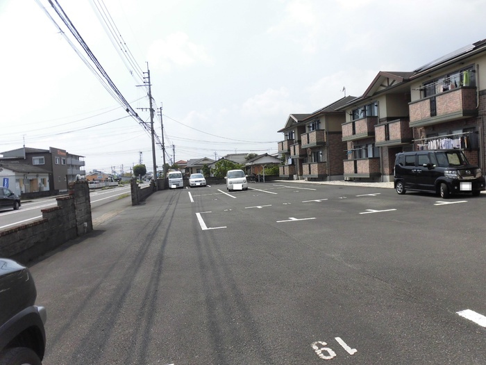 マルクイーン C棟の駐車場|駐車場