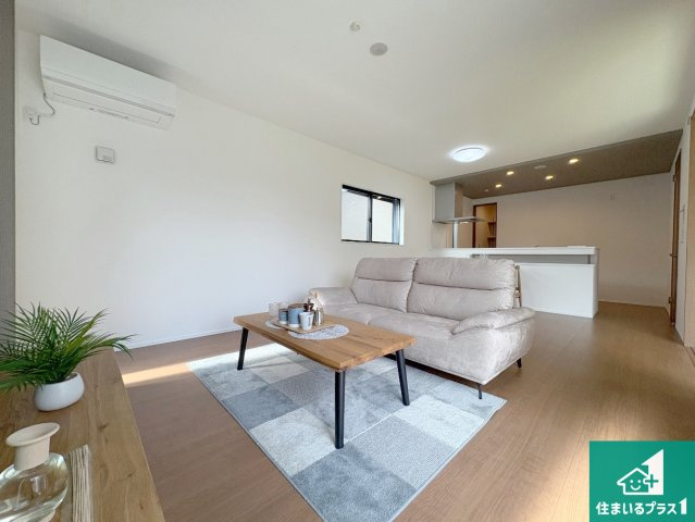 大津市中庄　未入居の居間・リビング|シンプルなリビングは、観葉植物等のインテリアを楽しめますね！パパ好みにも、ママ好みにも家具次第で雰囲気を変えることができます！