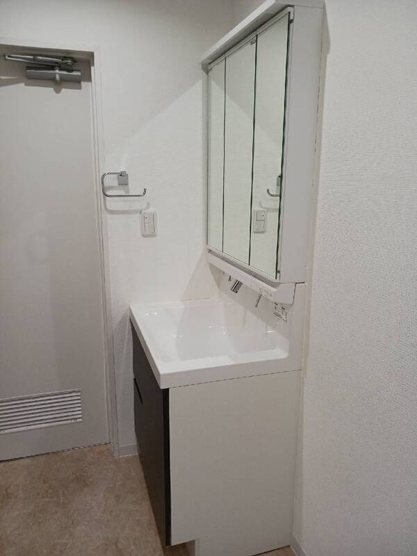 日興池袋ビル（旧 トウセン池袋ビル）の独立洗面台