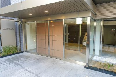 【エントランス】 | エステムプラザ本町クロス | 安心のオートロックと宅配ボックスが有ります♪