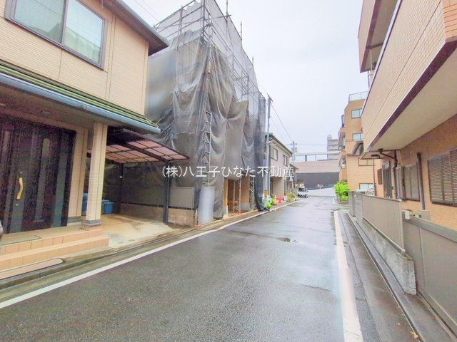 祝　成約済み　八王子市　小門町　新築戸建ての前面道路含む現地写真|～仲介手数料無料☆八王子ひなた不動産～八王子市小門町　新築戸建て