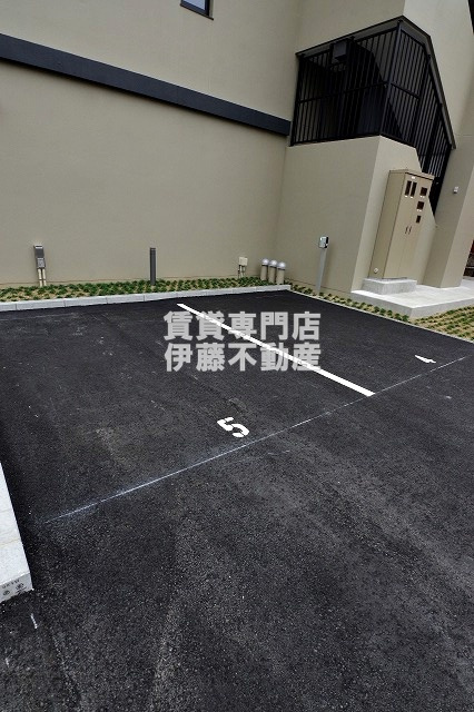 ルネフラッツ浄心の駐車場