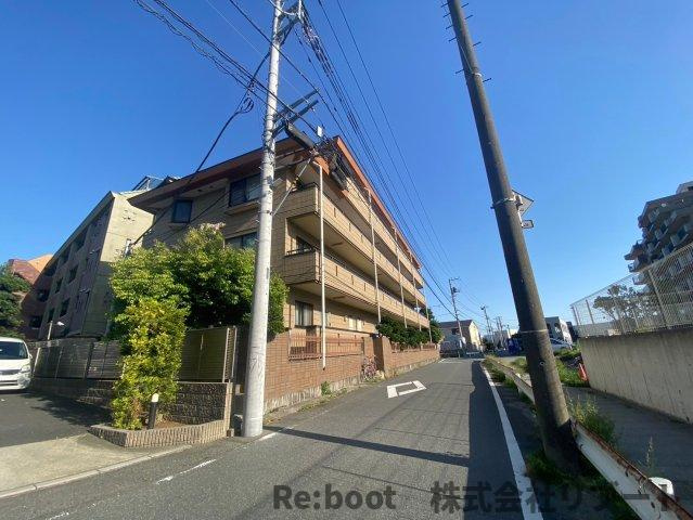 グランデージ丸太の外観