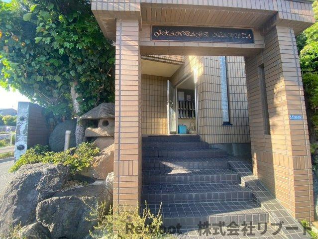 グランデージ丸太のエントランス