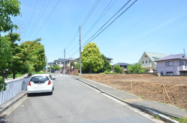 【前面道路含む現地写真】