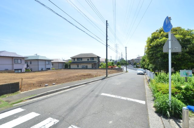 【前面道路含む現地写真】