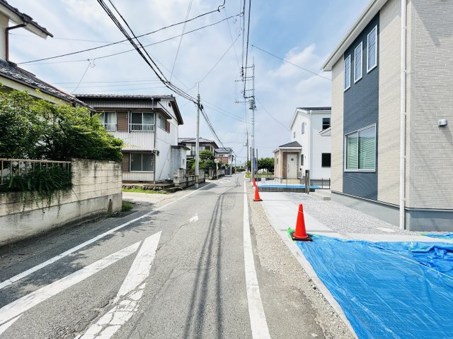 新築　高崎市上小塙町第1　Livele Garden.S　2号棟の前面道路含む現地写真|現地写真　西側接道幅員約5ｍ