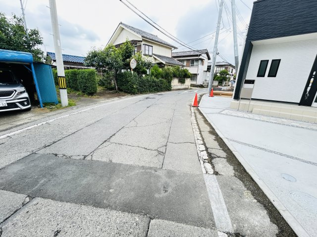 新築　高崎市上小塙町第1　Livele Garden.S　3号棟の前面道路含む現地写真|現地写真　西側接道幅員約5ｍ