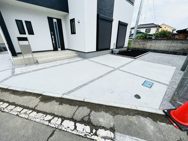 新築　高崎市上小塙町第1　Livele Garden.S　3号棟の駐車場|現地写真　駐車スペースは並列2台分可能です！
