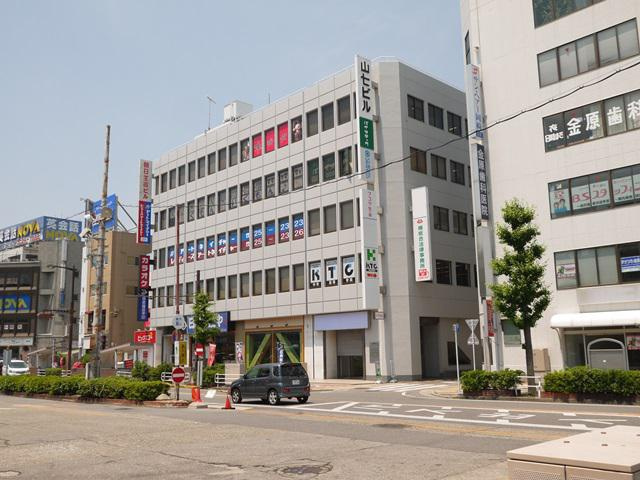 山七東岡崎ビルの外観