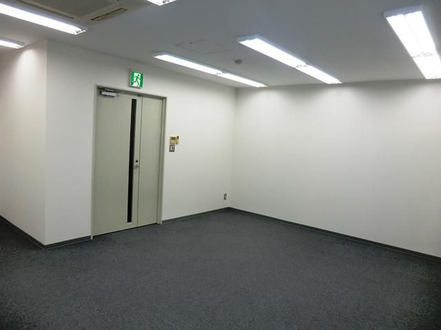 山七東岡崎ビルの居間・リビング