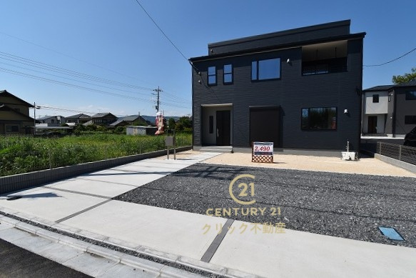 リーブルガーデン  笠間市笠間　第10　1の駐車場|駐車場は十分なスペース。ご家族それぞれが車をご所有の場合や、来客の際も安心です。
内覧可能です。ご予約はHPから、またお電話でもお気軽にどうぞ。