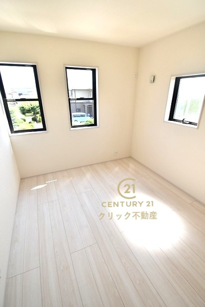 リーブルガーデン  笠間市笠間　第10　1の洋室|採光バッチリ・通風良好です。
たっぷり差し込む陽光がお部屋を明るく照らします！