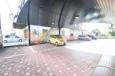【駐車場】 | ウイングビル | 駐車場に車を止められます
