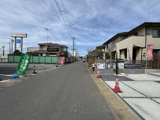 市川市南大野１丁目新築戸建【大野小学校：5分】の前面道路含む現地写真|南西側前面道路・幅員約6ｍ
