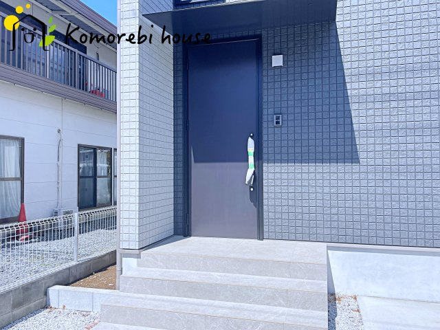 上尾市井戸木　新築一戸建て　の玄関|落ち着いた玄関です