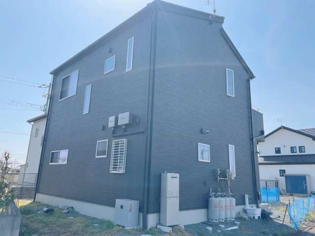 太田市出塚町　築浅物件の外観|外水栓ありで庭の水やりや戦車などにも便利♪