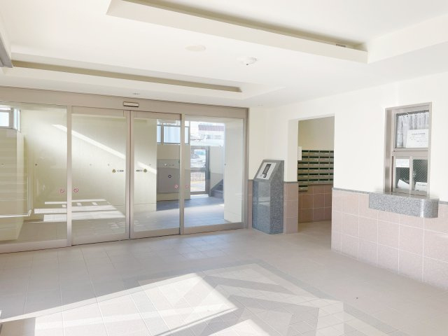 太田市飯田町　アイディーコート太田　10階　中央小・東中のエントランス|管理人室近くにメールボックスあり！
