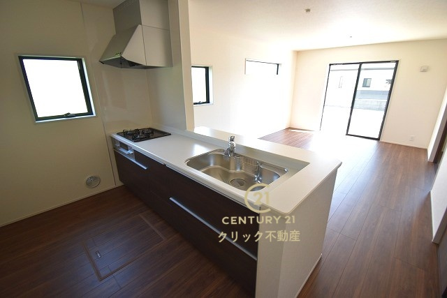 リーブルガーデン  笠間市笠間　第10　2のキッチン|対面式システムキッチンは料理中や後片づけの間も会話が楽しめ、家族に一体感が生まれます。十分な広さのキッチンなら、家族での分担作業もはかどりそう！