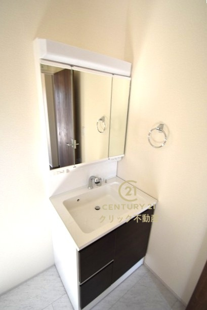 リーブルガーデン  笠間市笠間　第10　2の独立洗面台|見た目の美しさだけではなく、機能性も追求した使い勝手の良い独立洗面化粧台。
身だしなみチェックや歯磨きなど、朝の慌ただしい時間でも余裕を感じていただけます。