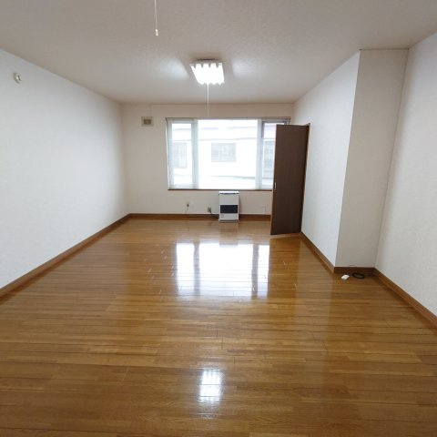 ロジメント純の居間・リビング