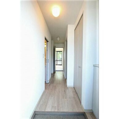 熊本市東区長嶺東５丁目のアパートの玄関