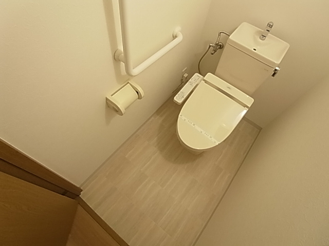神戸市兵庫区新開地４丁目の賃貸マンションのトイレ|ウォッシュレット付トイレ